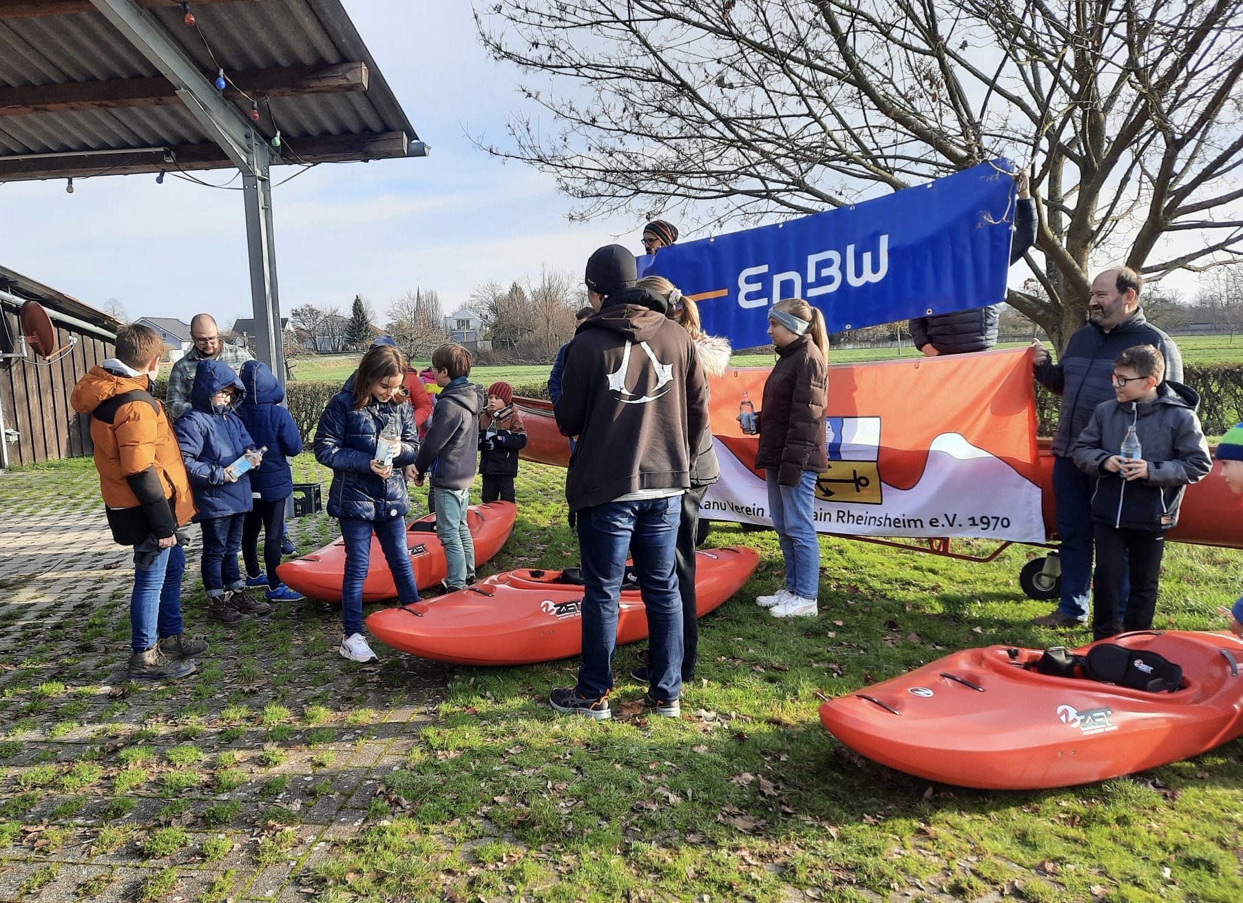 Die KVB-Jugend tauft die neuen Wildwasserboote mit Dank an die EnBW Energie Baden-Württemberg AG (Foto: I. Gohle).